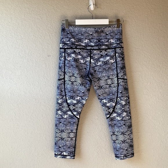 ZYIA Active Cobra Skin Metallic Light &Tight High Rise Capri Leggings. - Picture 3 of 10